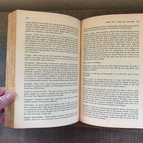 Amy Vanderbilt's Complete Book of Etiquette 1958 Hardcover Doubleday Vintage - Picture 7 of 14